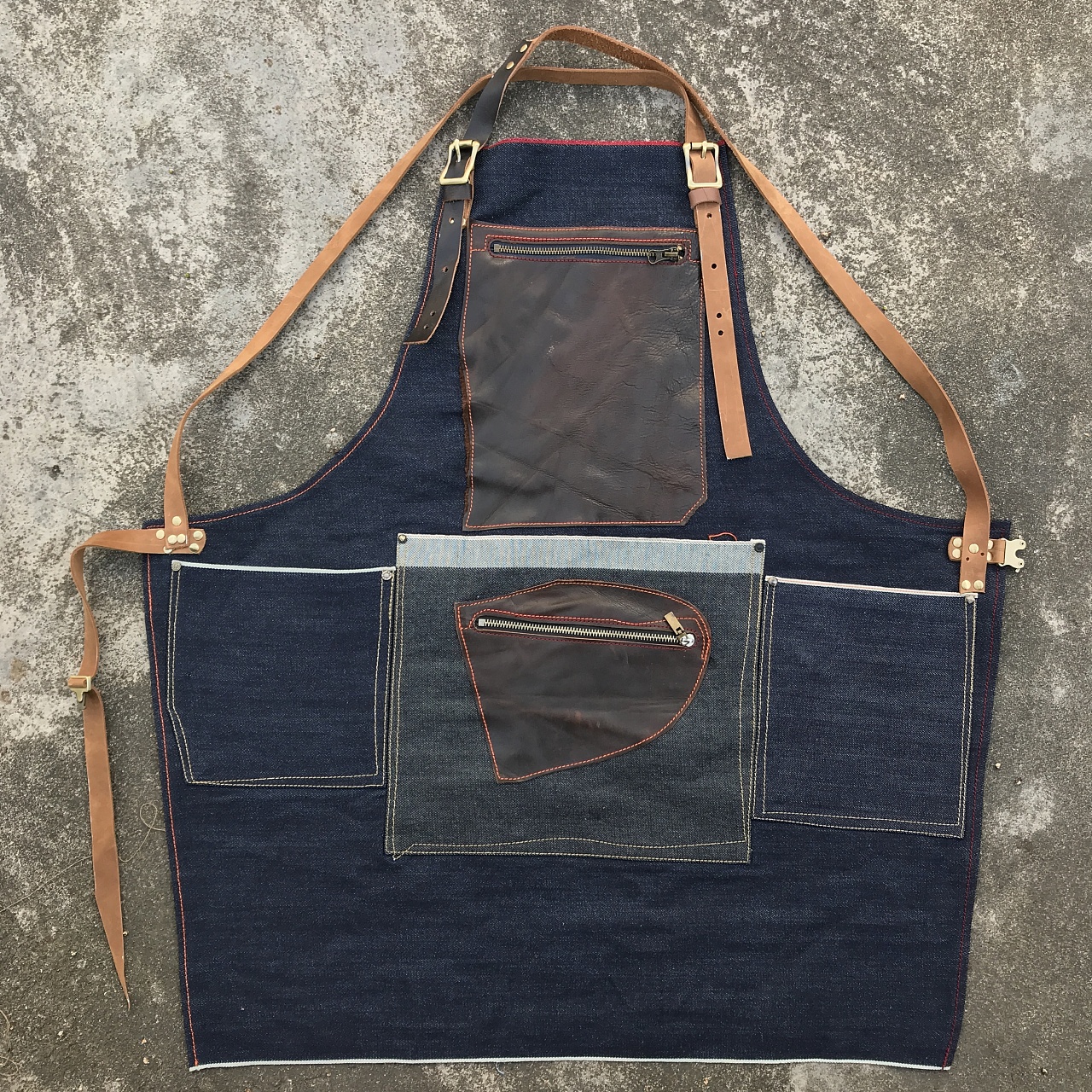 纯手工手工围裙,用料牛仔与皮革和撞钉等