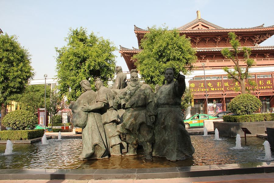 大雁塔广场的城市雕塑