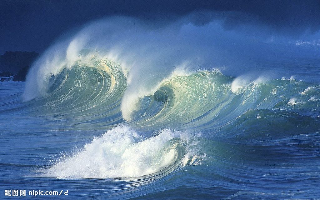 根据海浪的设计理念,寓意30年来万达乘风破浪,所以在将来的日子里也要