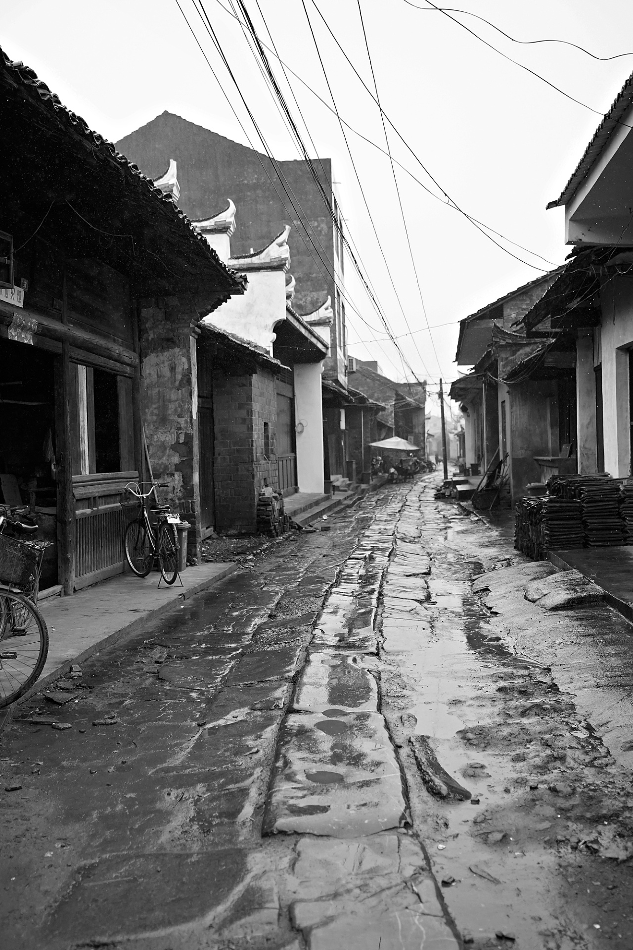 家在青石板的古街上