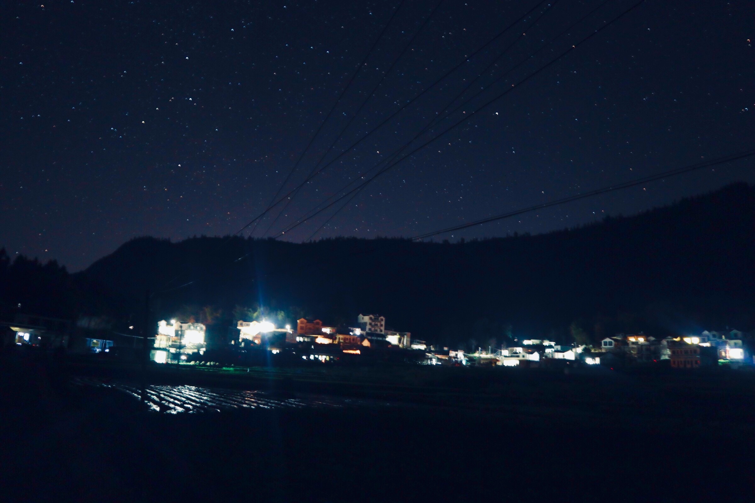月亮田小山村夜景