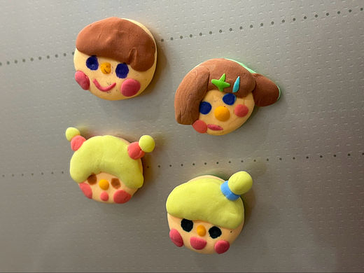 快乐绘画小妹妹