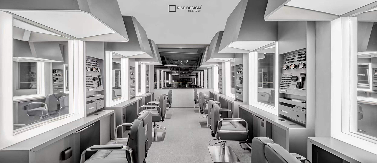 细节设计暗藏于亟待探索的奇异世界,修眉刀便是那破译密码的关键,环形灯光带来更多面部立体度的辨识。