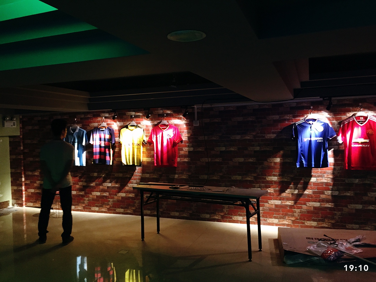 萬能青年2016（墻繪）-（主球主題酒吧）（圖ZNDU4NjQyNjg=） - 繪畫 - 站酷設(shè)計師339591623原創(chuàng)素材 - 站酷ZCOOL