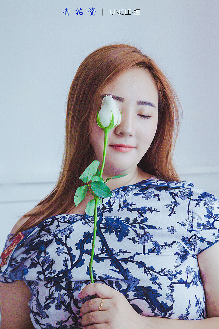 轻私房《青花瓷》。人若为瓷，衣着青花。（图ZNTY1OTU0NTY=） - 人像摄影 - 站酷设计师嘿摄幽默原创素材 - 站酷ZCOOL