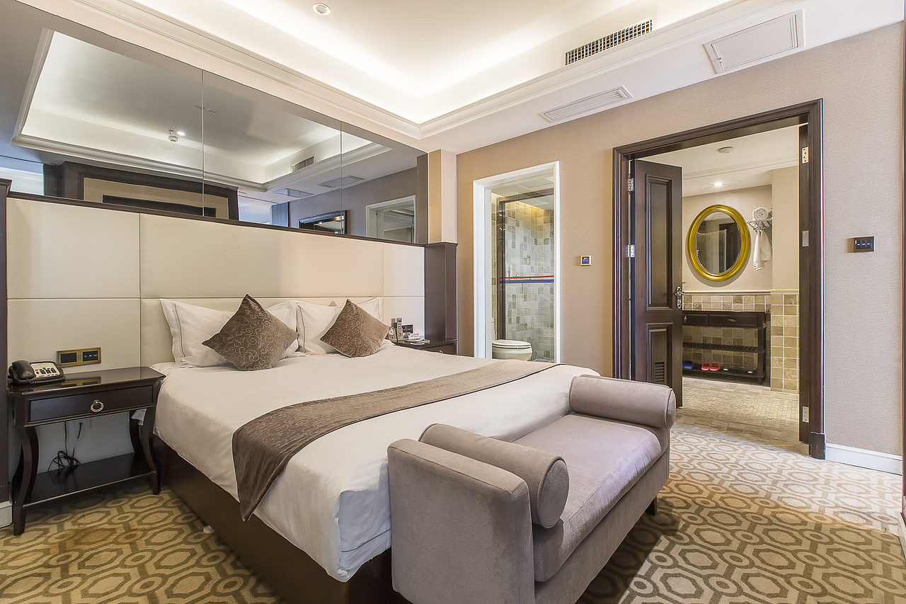 蓝鲸泛海商务酒店