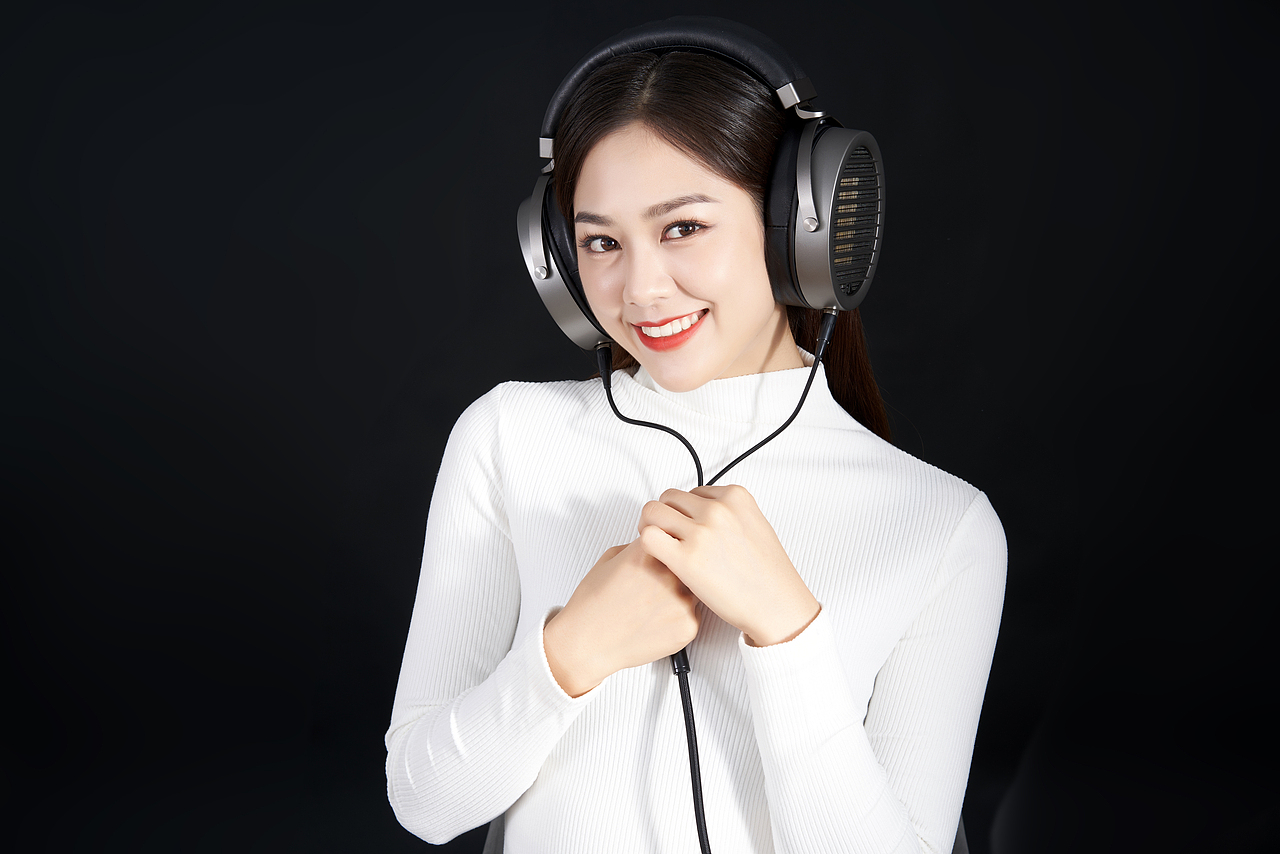 金平面耳机美女模特展示（图ZMjY5OTU2NDE2） - 品牌 - 站酷设计师赤子原创素材 - 站酷ZCOOL