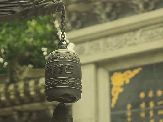 春宜花,夏宜风,秋宜月,冬宜雪四时佳兴,可与人间