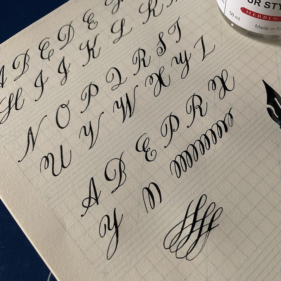 最近写的英文书法圆体字