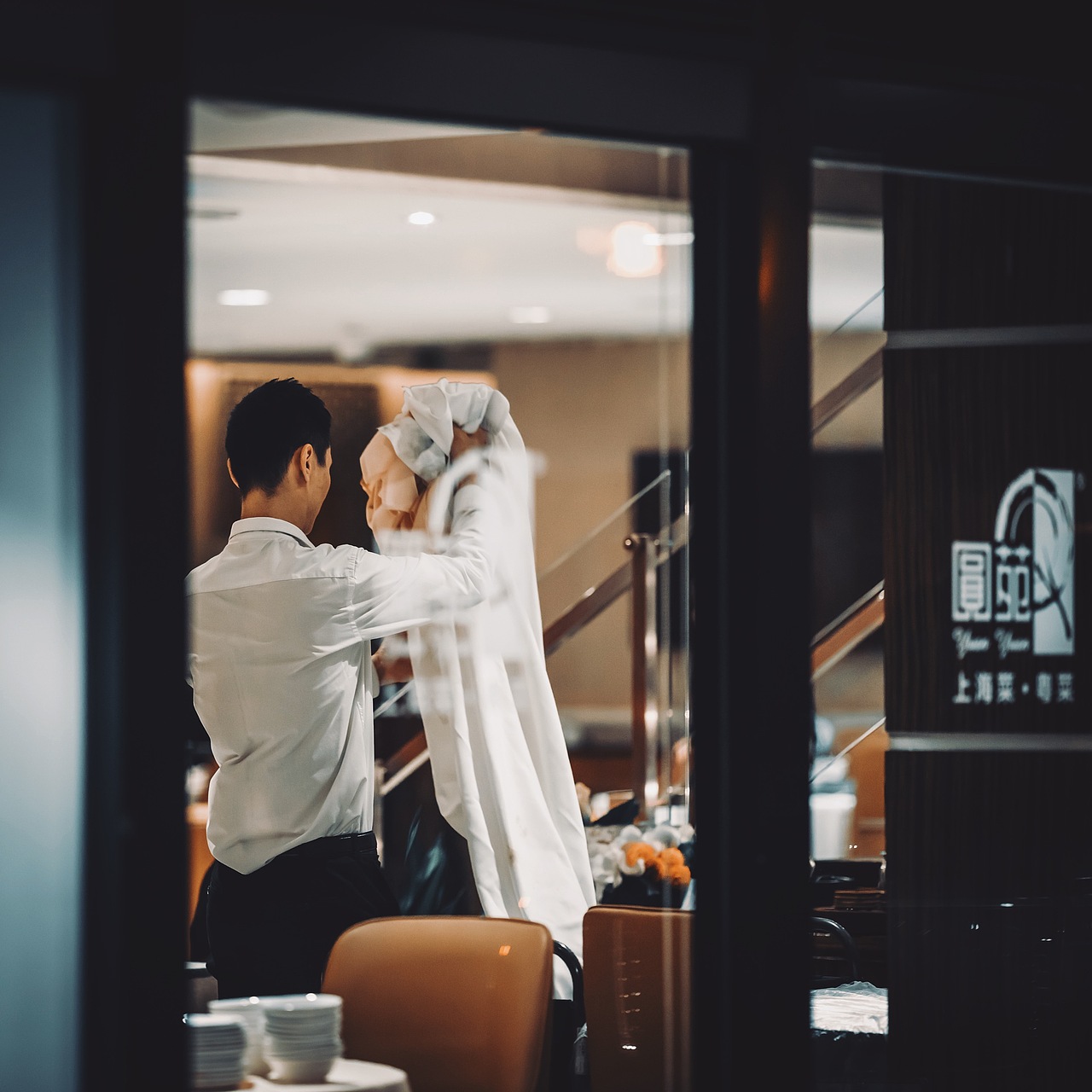 武康路掃街（圖ZMjcwMTU2MjU2） - 人文/紀(jì)實(shí)攝影 - 站酷設(shè)計(jì)師克里空原創(chuàng)素材 - 站酷ZCOOL