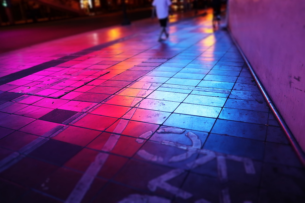 戏光 | 老广州的小迷幻（图ZMTgwNTAyOTAw） - 人文/纪实摄影 - 站酷设计师是进击的脸猫呀原创素材 - 站酷ZCOOL