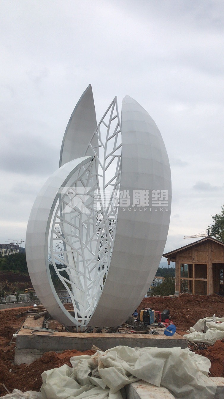 湖北恩施不锈钢树叶雕塑 恒鑫踏金属雕塑厂家安装完成（图ZMjc0NTQxMjUy） - 景观设计 - 站酷设计师咨询15015845925原创素材 - 站酷ZCOOL