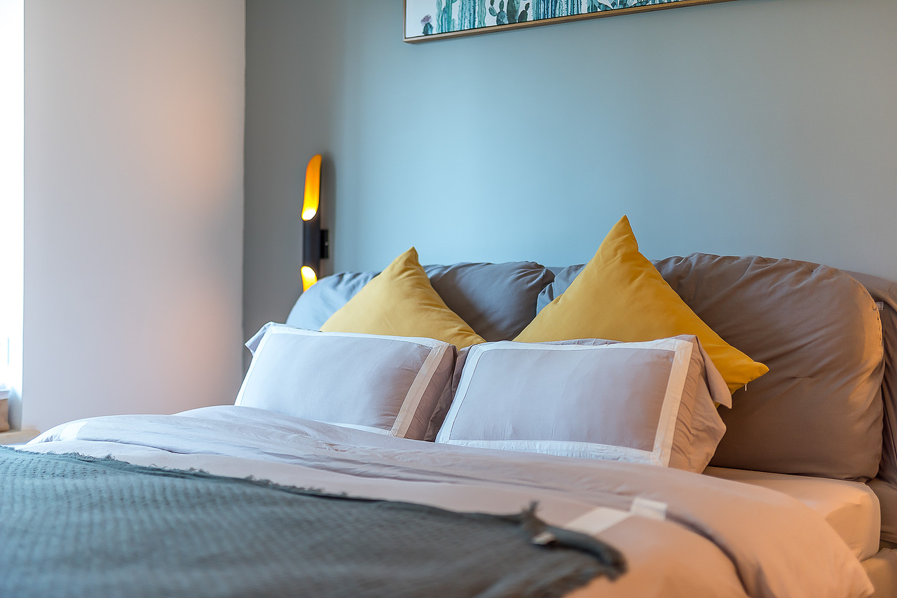 南宁民宿-色彩丰富而有空间感的客厅