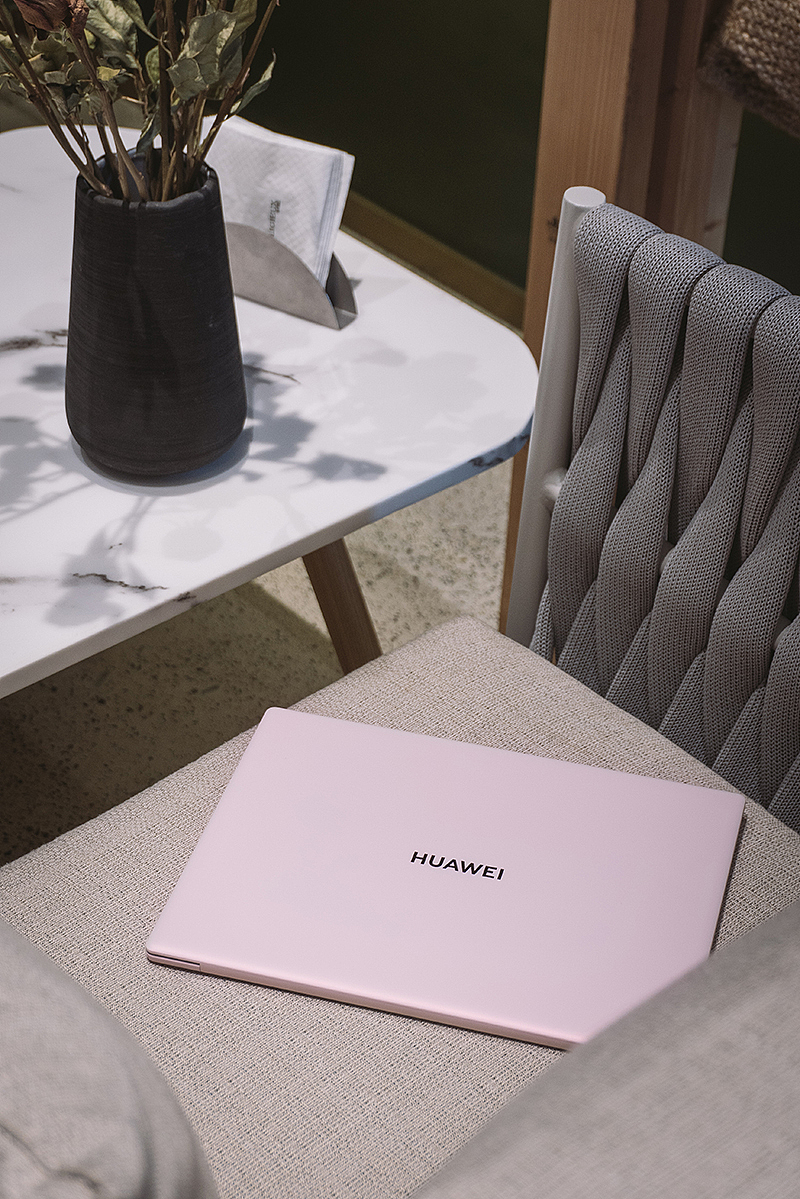 HUAWEI Mate Book X（图ZMjIzNTAxMDky） - 产品摄影 - 站酷设计师叶少Vera原创素材 - 站酷ZCOOL