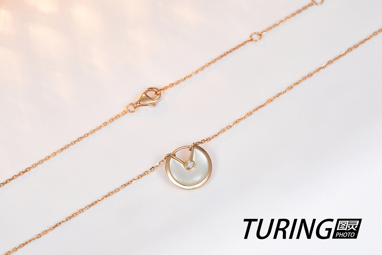 夕阳红琉璃瓶场景（图ZMzU3Nzk4NzMy） - 产品摄影 - 站酷设计师图灵珠宝摄影原创素材 - 站酷ZCOOL