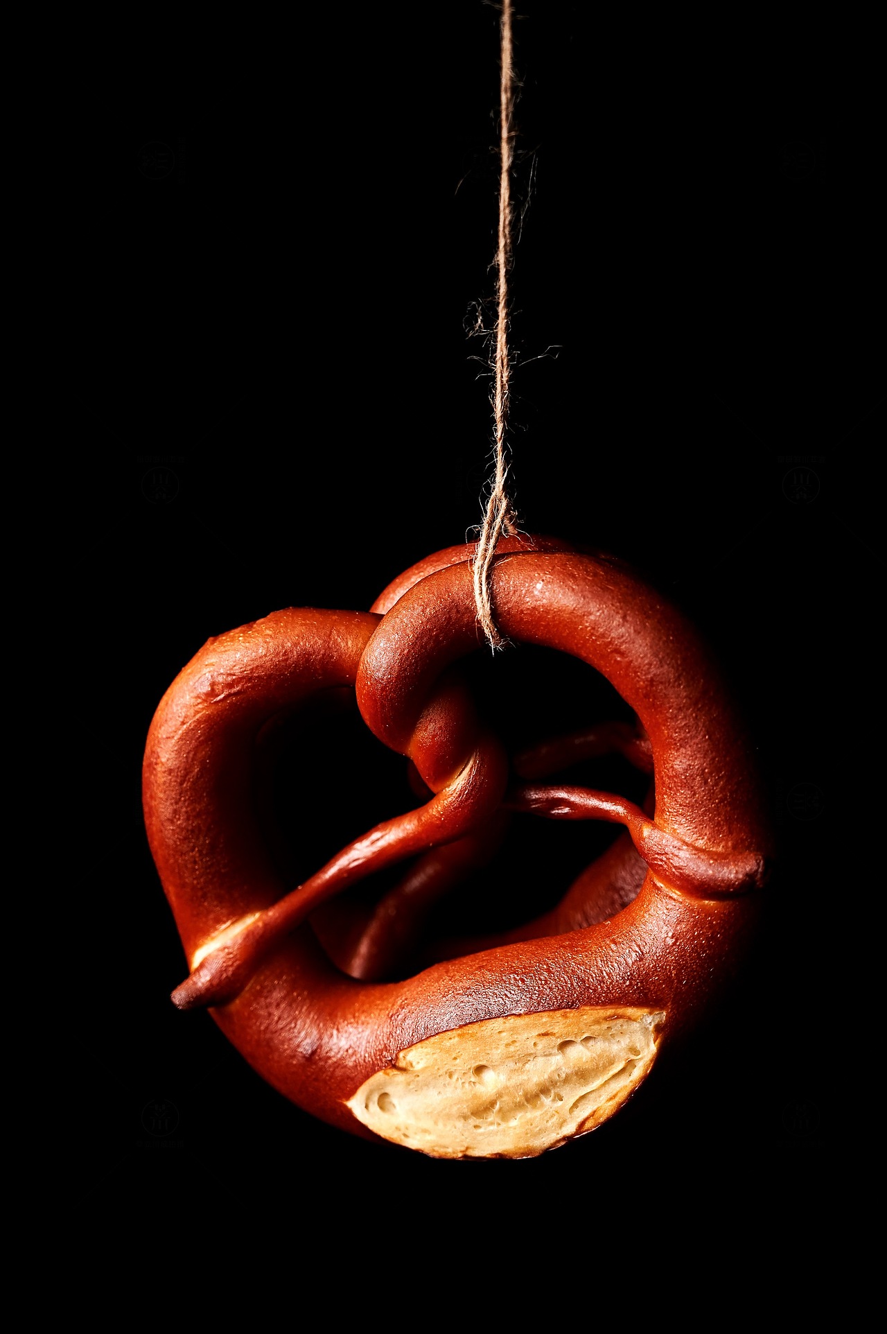 【美食摄影】巴伐利亚碱水面包-Brezen（图ZMjY2MDI1NDIw） - 美食摄影 - 站酷设计师JyCando原创素材 - 站酷ZCOOL