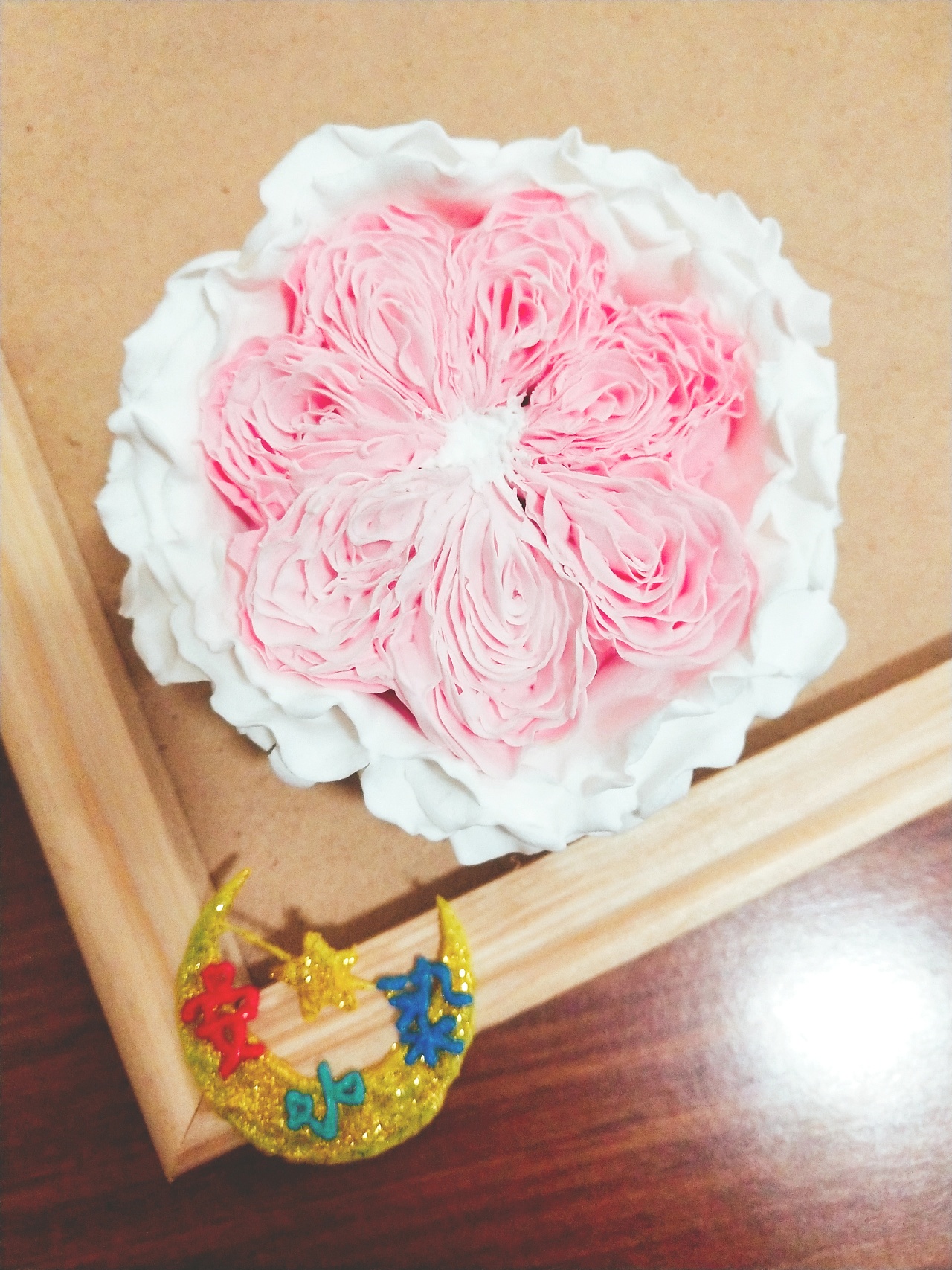 废旧布料花朵手工,用布折玫瑰花,用布缝制小花_大山谷图库