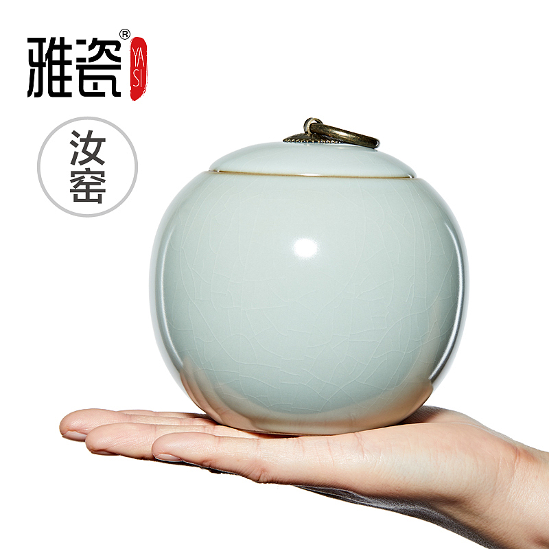 纵有家财万贯,不如汝窑一片。
汝窑位列我国古代五大名窑之一,<br>釉中含有玛瑙,釉汁莹若堆脂,<br>有“似玉非玉”之美誉。