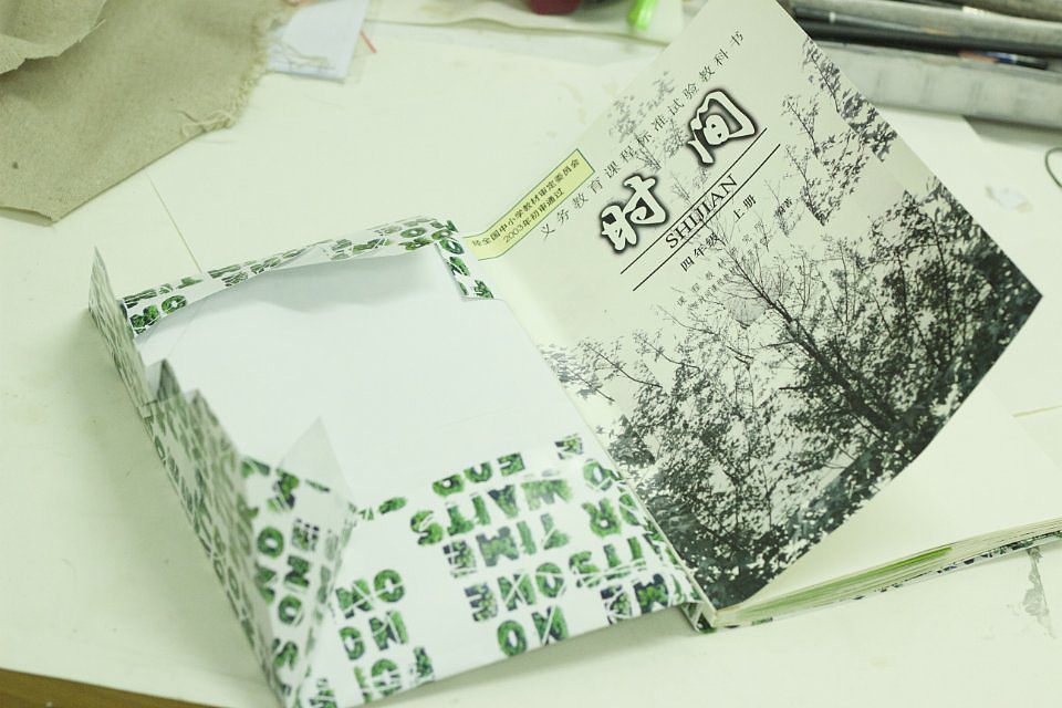 大学期间的两本概念书籍设计（图ZMzA2ODg0NDg=） - 书籍/画册 - 站酷设计师刘茜AKANE67原创素材 - 站酷ZCOOL