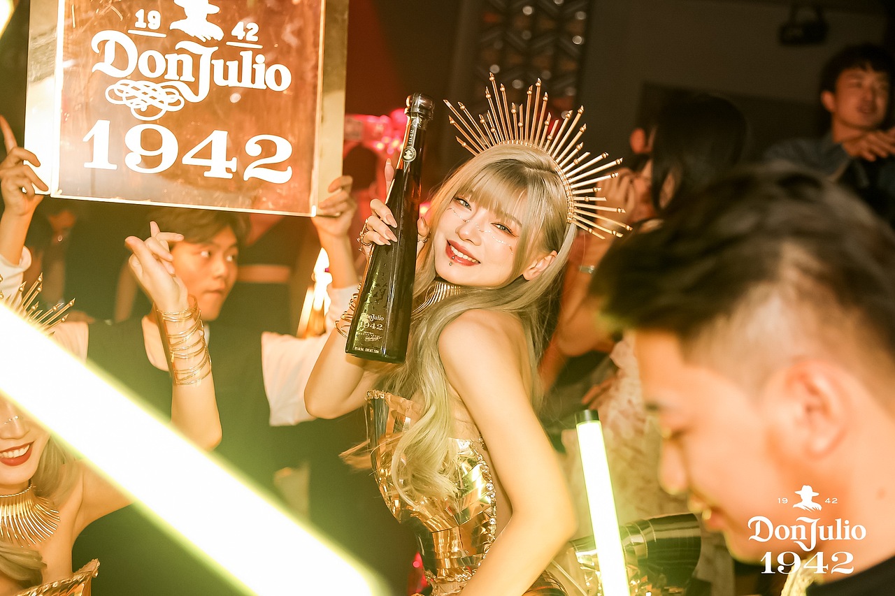 这叫美女如云吧