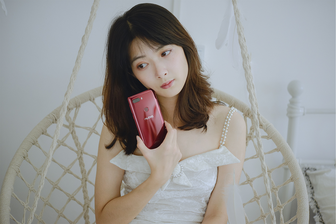 努比亚Z18与妹子