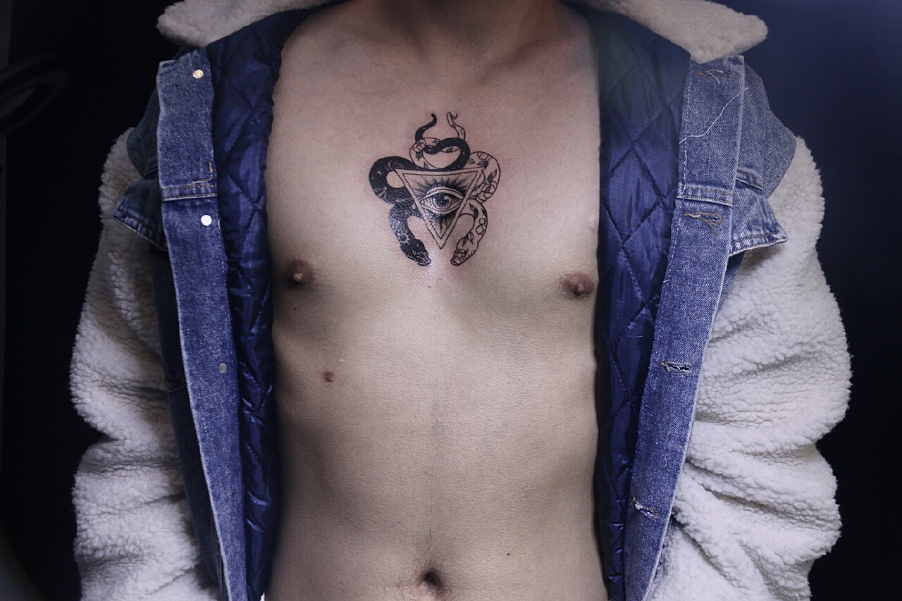非常具有魅力的奇卡诺字体花胸纹身图案_南京纹彩刺青
