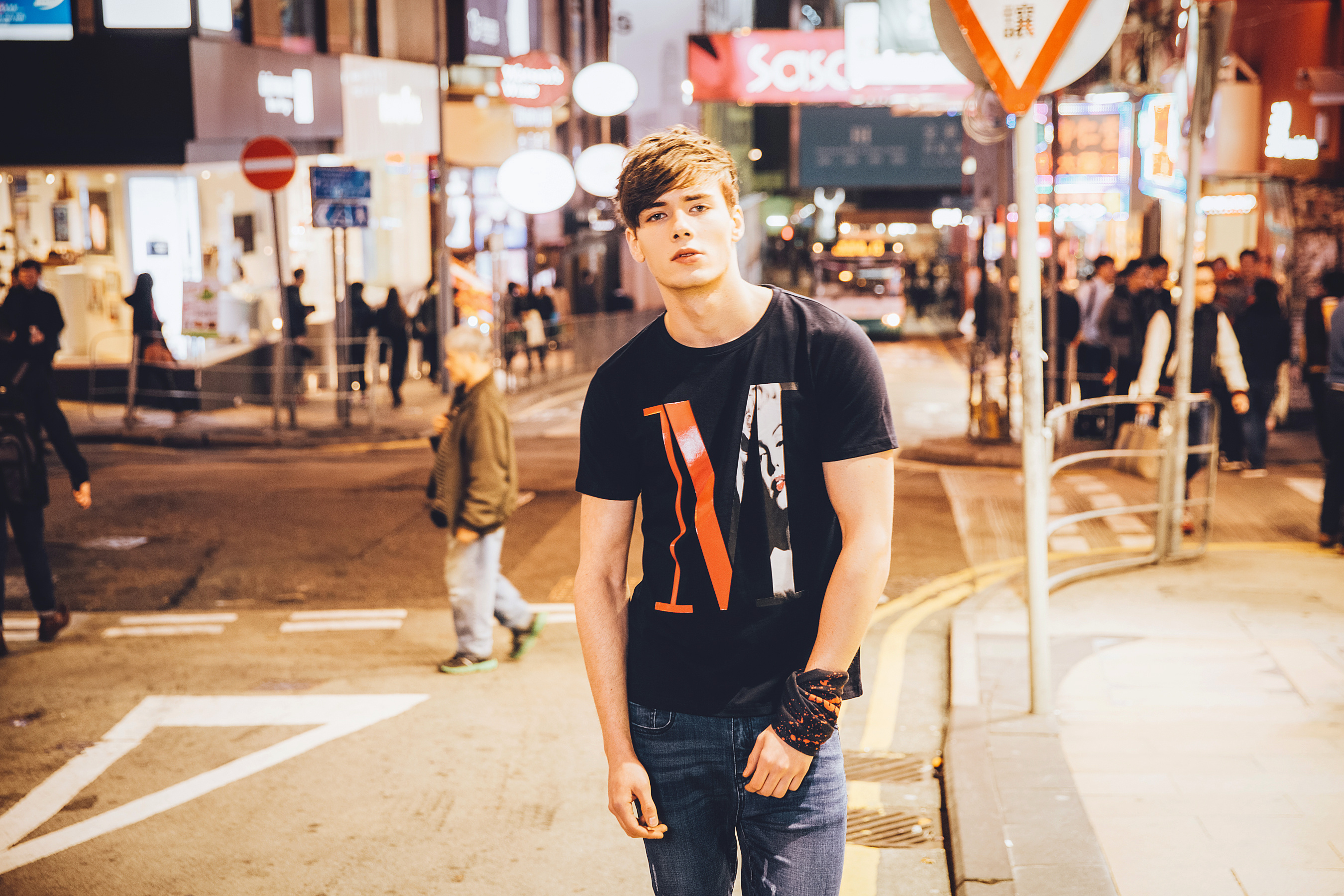 美国街头夜景男t恤/男装拍摄/海外拍摄/肌肉潮牌男拍摄