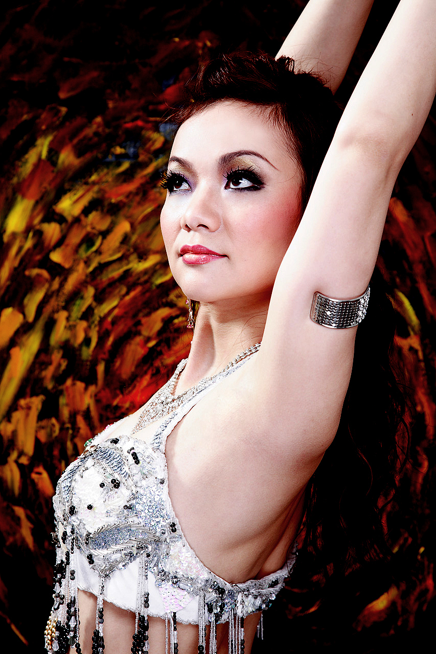 广州专业人像摄影孙恺拍摄肚皮舞 http://r.sjsd8.com 以人为主的锐利摄影