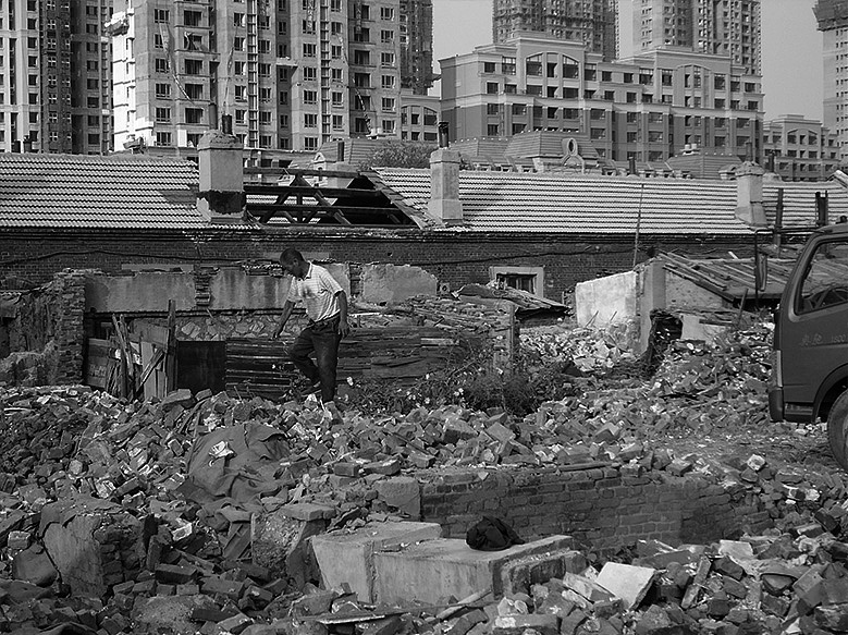 然而,关内、关外两段铁路才修了200来公里,1894年,中日甲午战争爆发,关东铁路被迫停工。战后,关东铁路改名为关内外铁路。