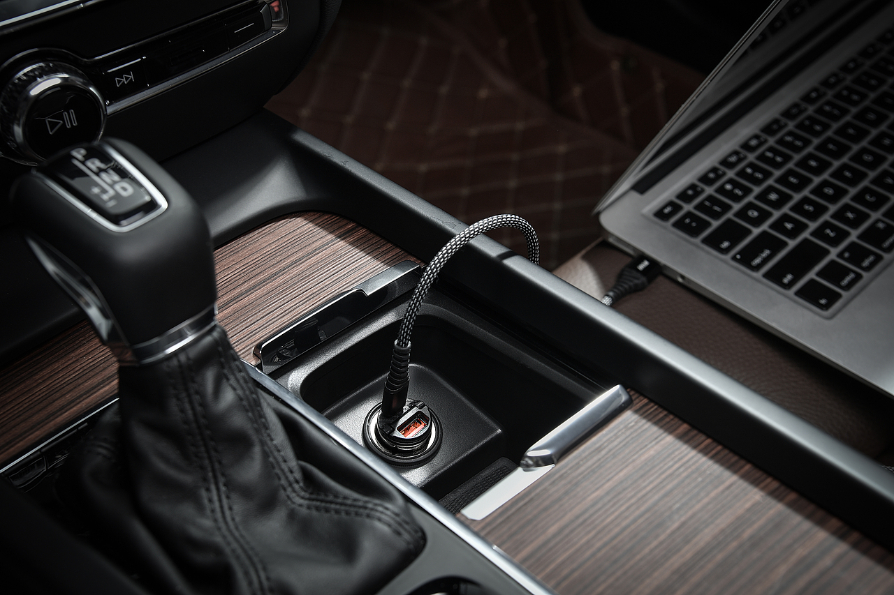 隐蔽者车充（图ZMjQ2NTcyMzc2） - 产品摄影 - 站酷设计师liu涛涛原创素材 - 站酷ZCOOL