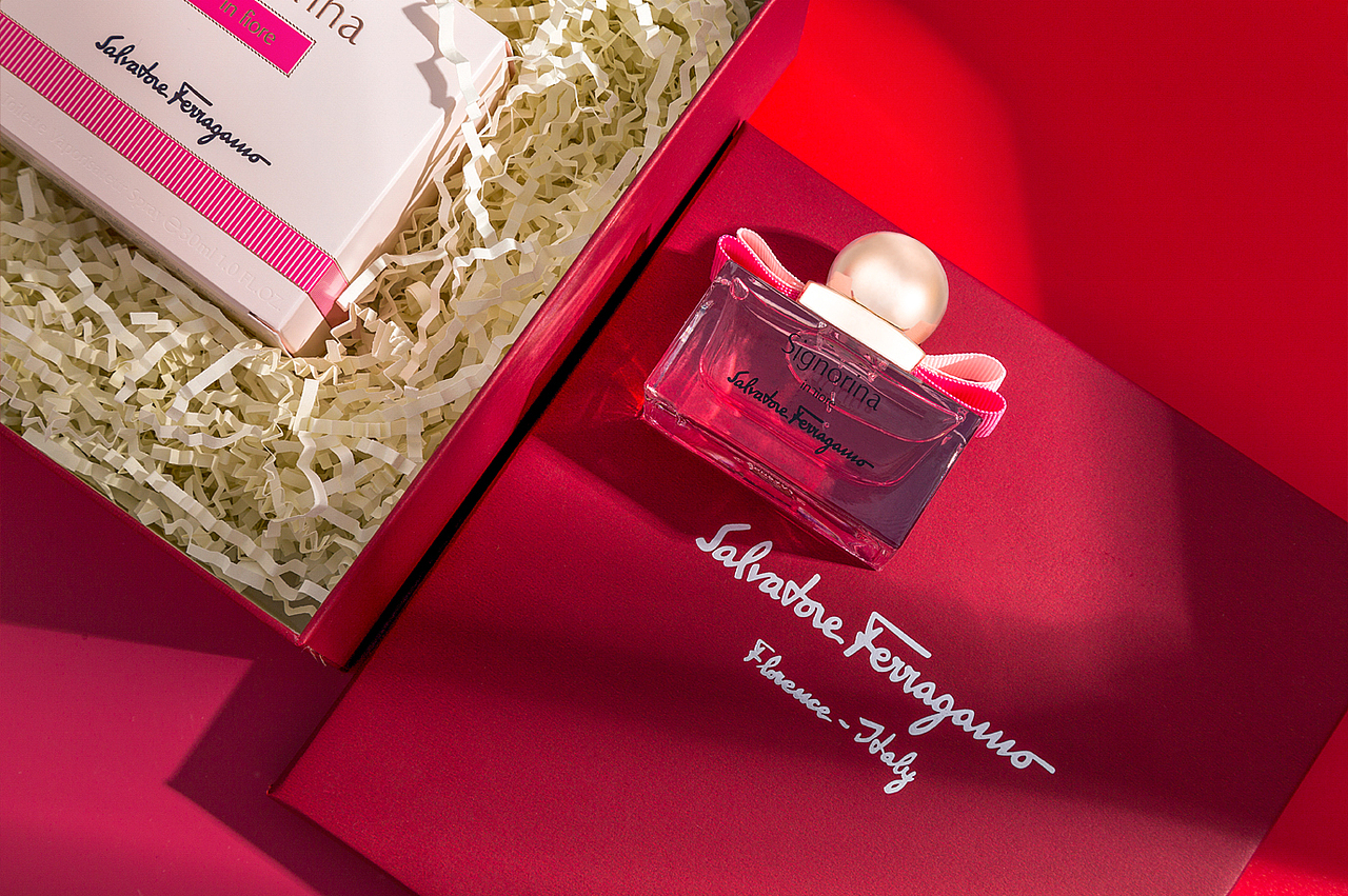 化妆品拍摄-香水拍摄红色系列产品图