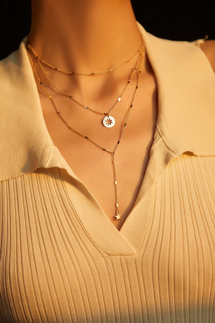 小麦色饰品佩戴图｜客片（图ZMzQwMzM4NjA4） - 产品摄影 - 站酷设计师五杯原创素材 - 站酷ZCOOL