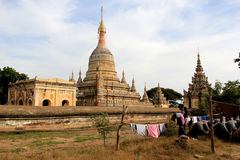 2014/12 缅甸/蒲甘
平原上的众多佛塔