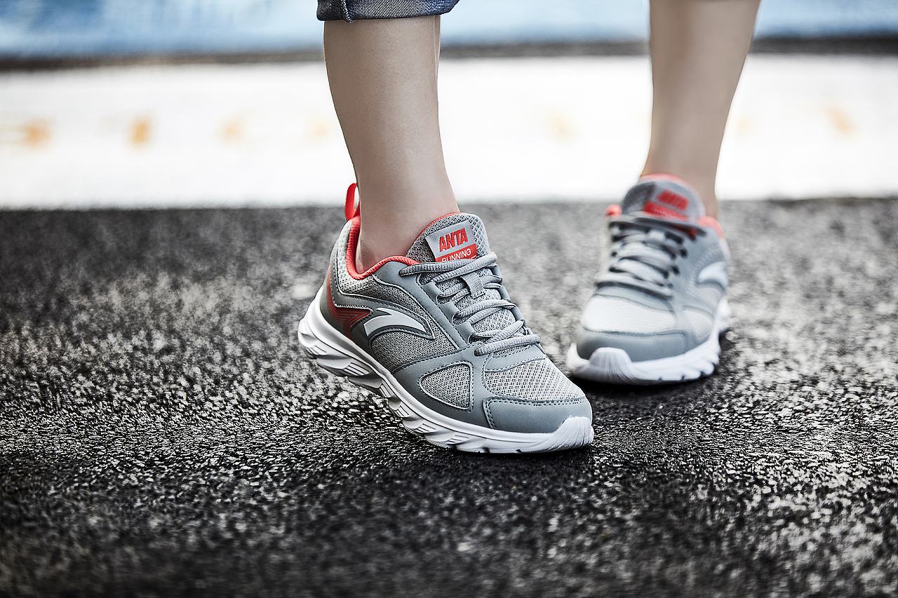 安踏运动鞋网拍