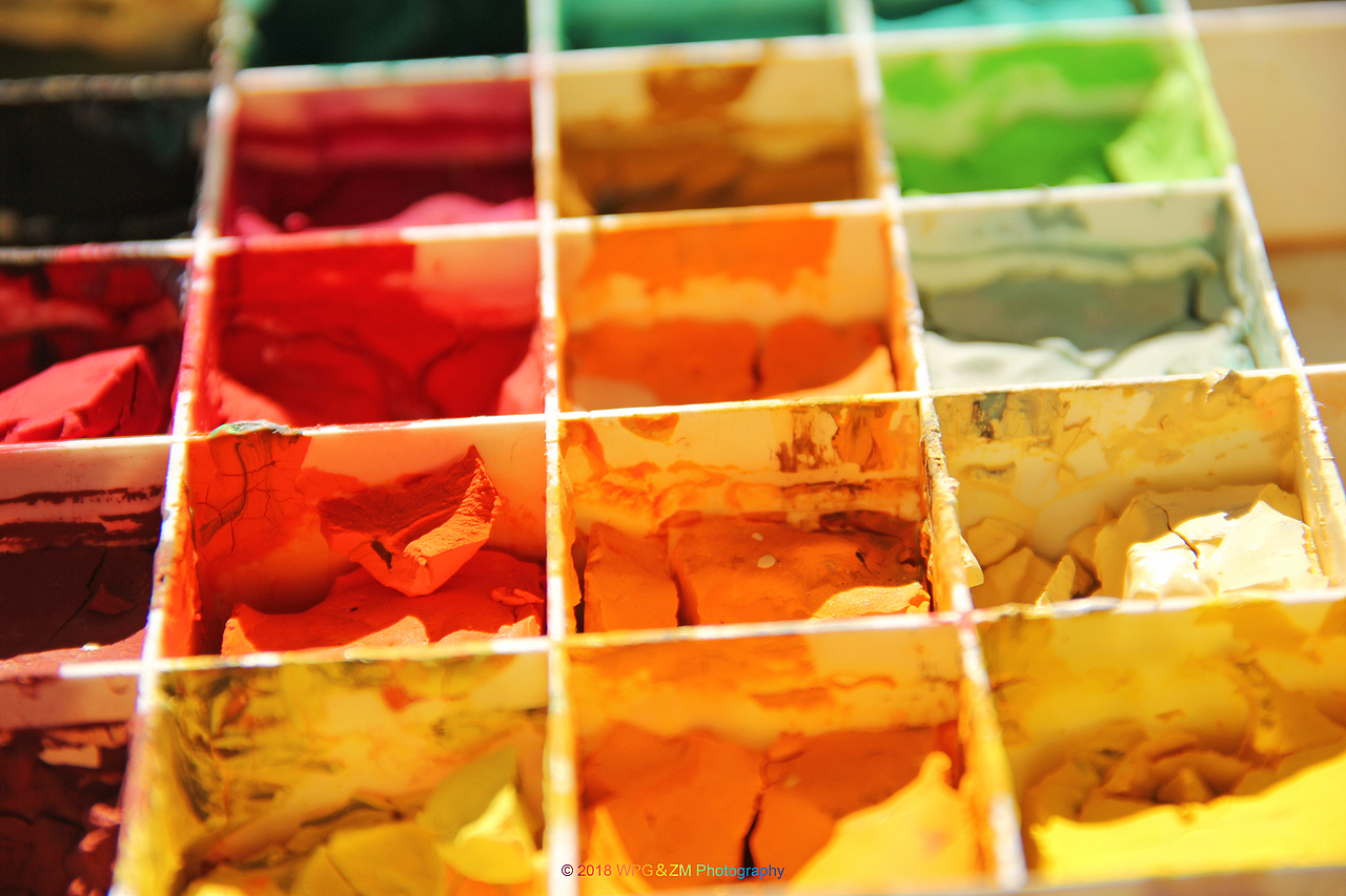 《 一个颜料盒 》