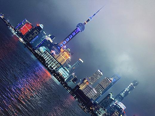 热衷于手机拍摄一些奇奇怪怪的构图