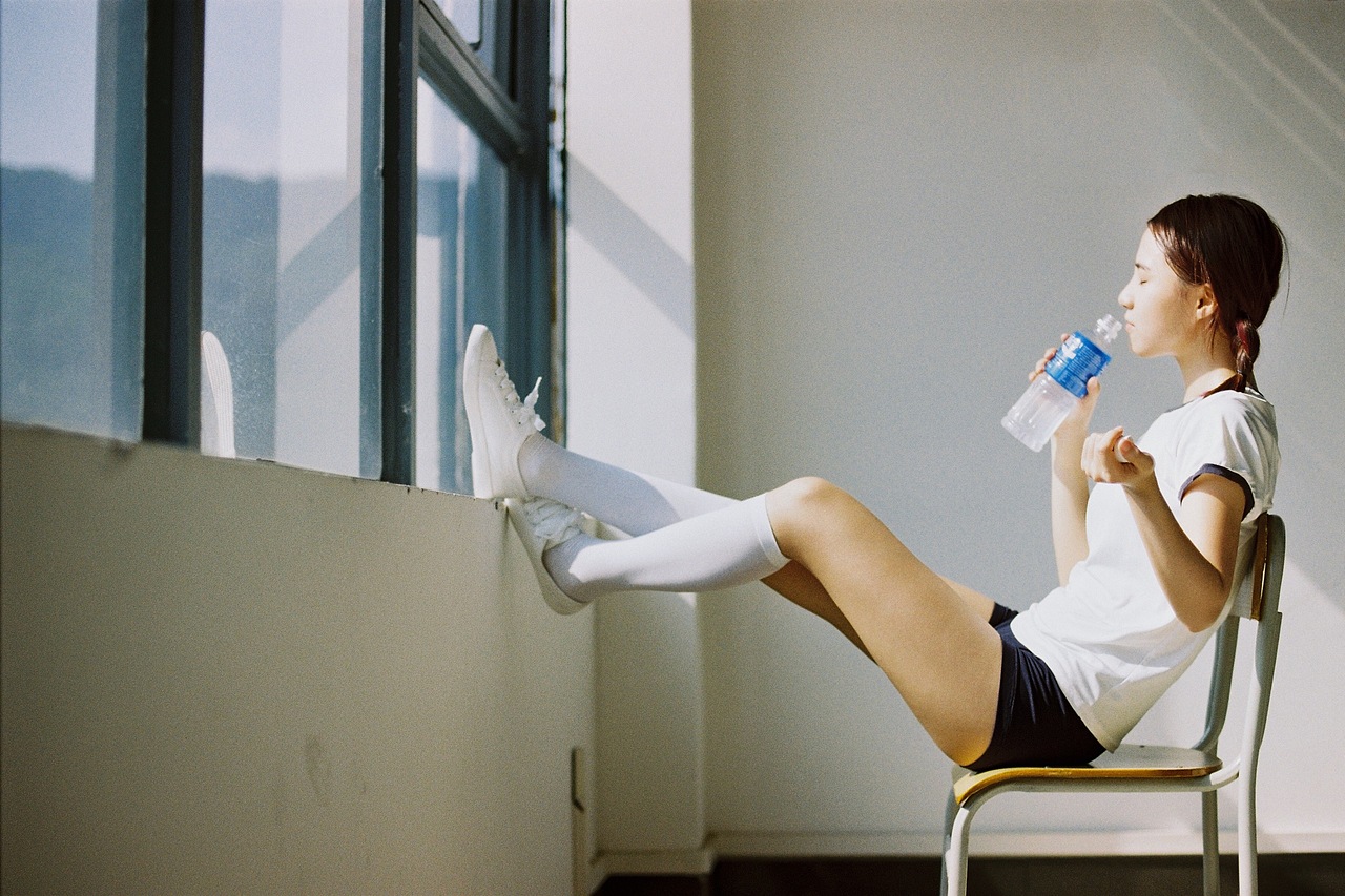 圖書館的窗邊（圖ZMjU2MDIxNjI4） - 人像攝影 - 站酷設(shè)計(jì)師川楓鈴木原創(chuàng)素材 - 站酷ZCOOL