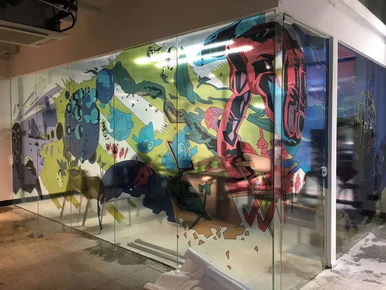 玻璃门墙绘图片