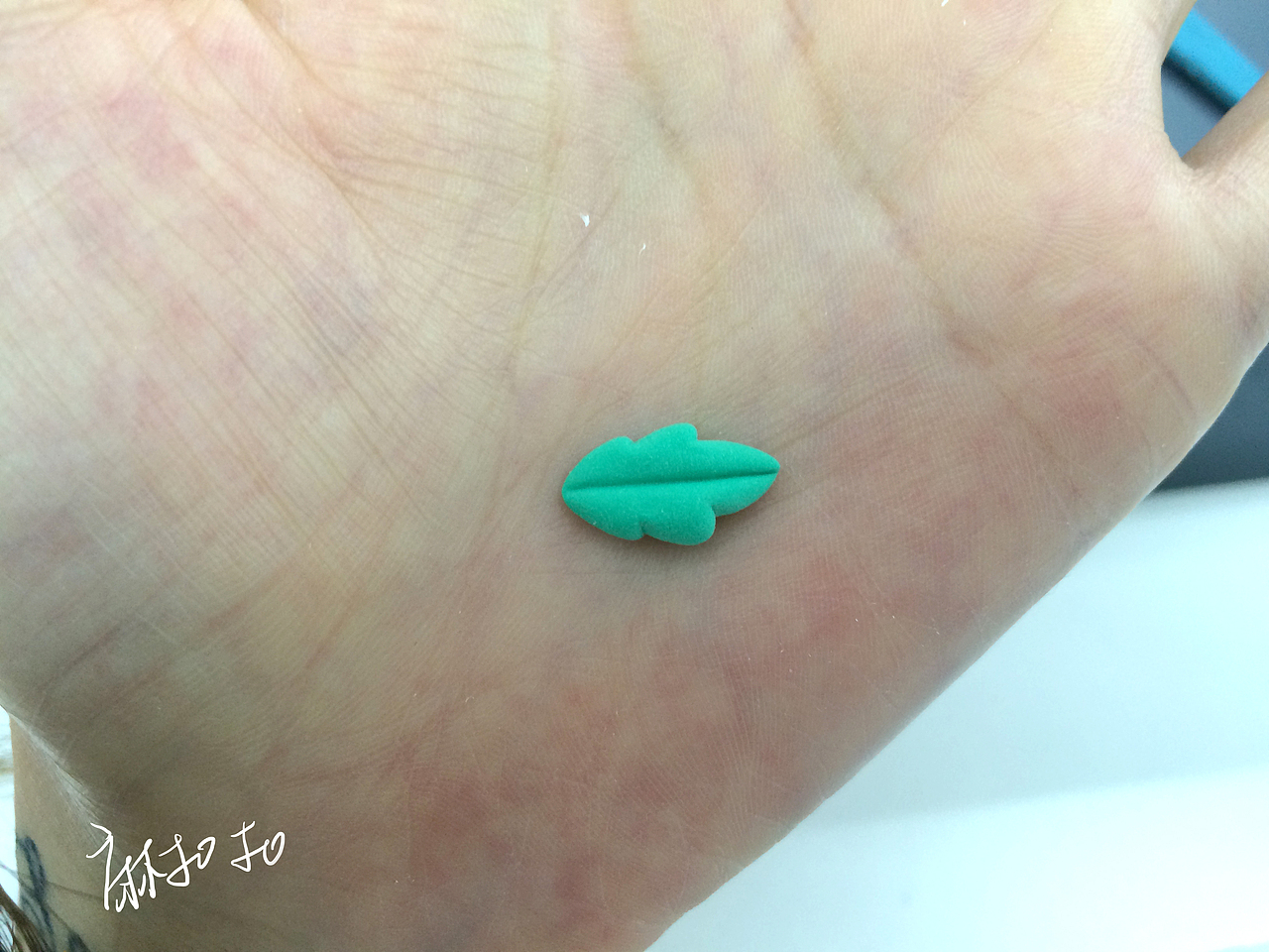 【山茶花小公举】轻粘土改造旧发夹（图ZMzQwNDAzNzY=） - 首饰设计 - 站酷设计师麻扣扣原创素材 - 站酷ZCOOL