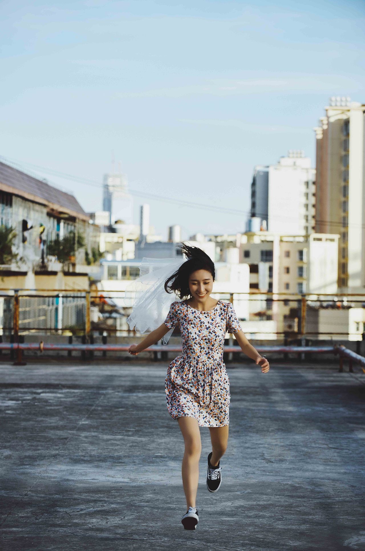 夏末秋初的天台（图ZMTgyMDkzNTk2） - 人像摄影 - 站酷设计师九鲤PHOTO原创素材 - 站酷ZCOOL