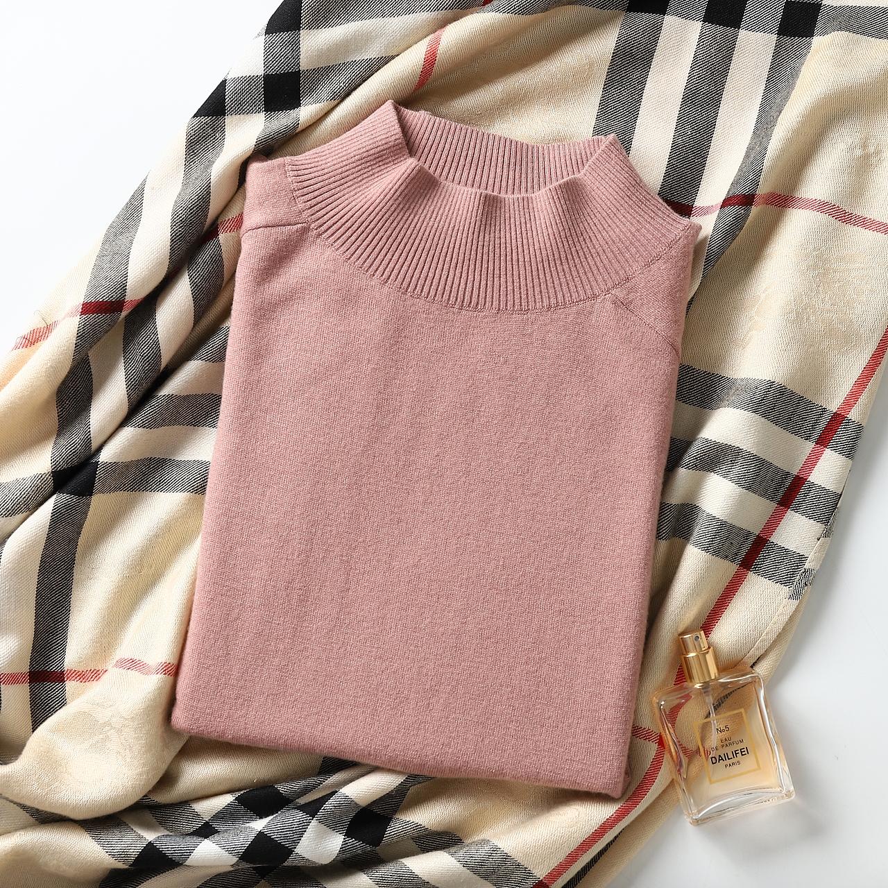 平铺女装静物（图ZMjIwODM3OTk2） - 产品摄影 - 站酷设计师DONG东川原创素材 - 站酷ZCOOL