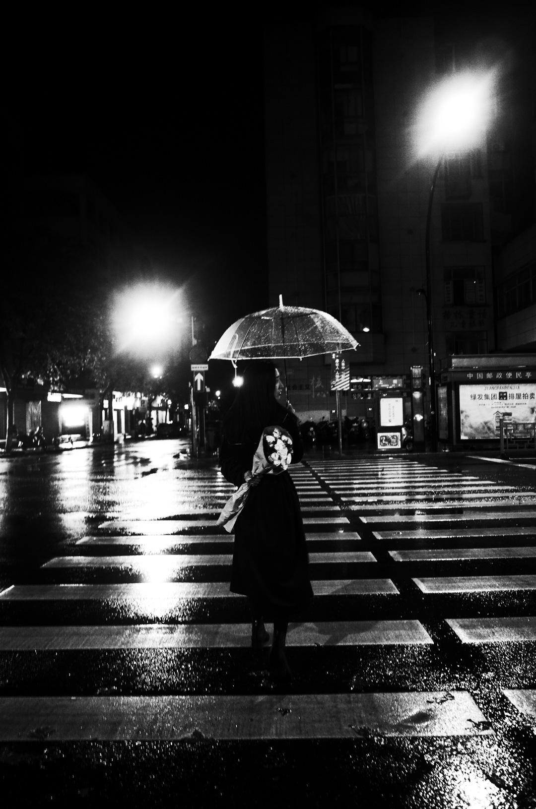 雨夜孤独 一个人图片
