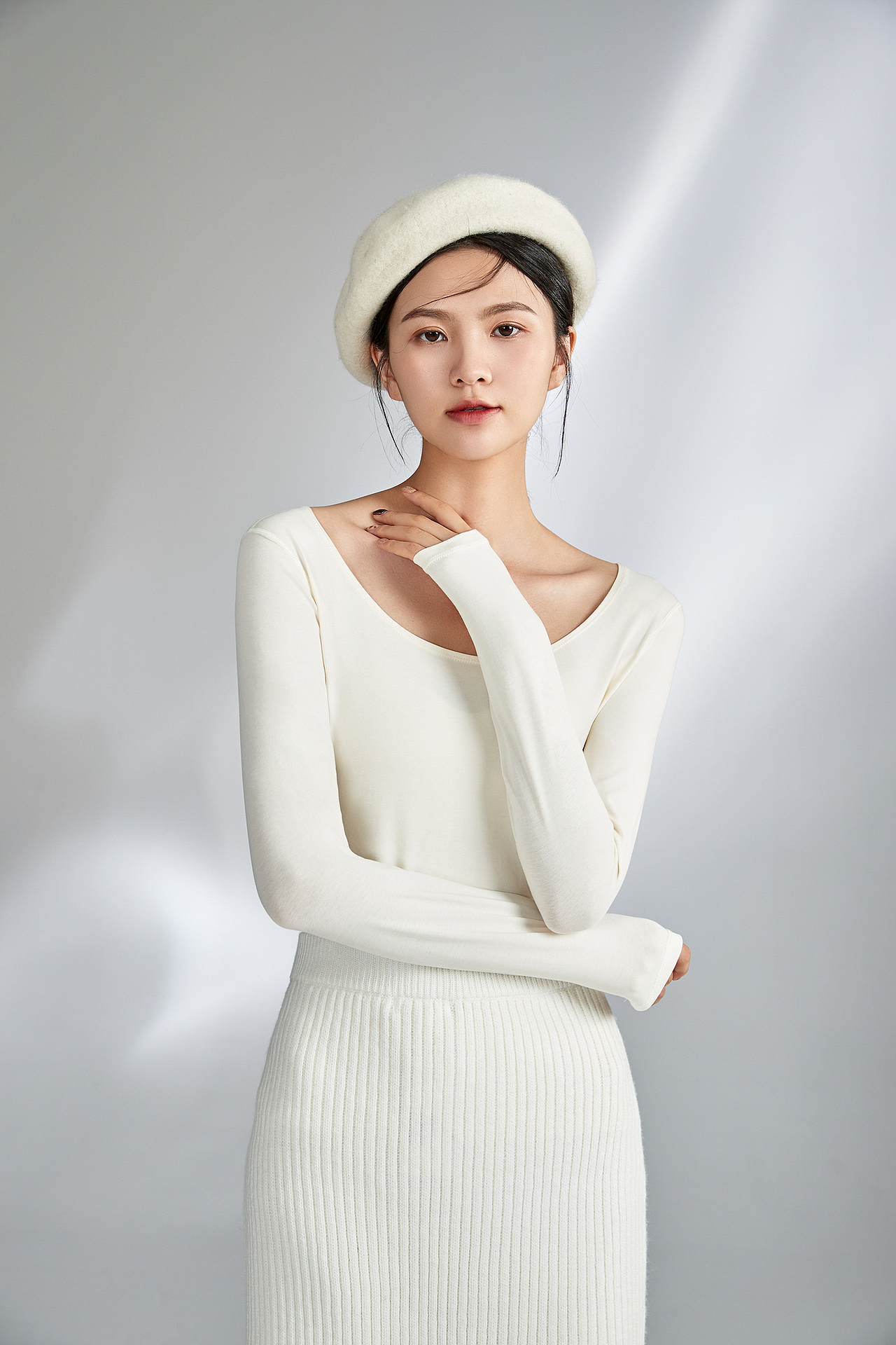 品牌内衣时尚简结大牌/保暖内衣/罗捷广告