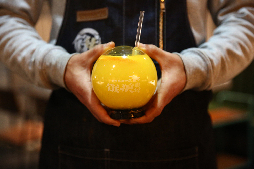 容品牌案例:饿狼“串说”——重庆串串品牌设计升级