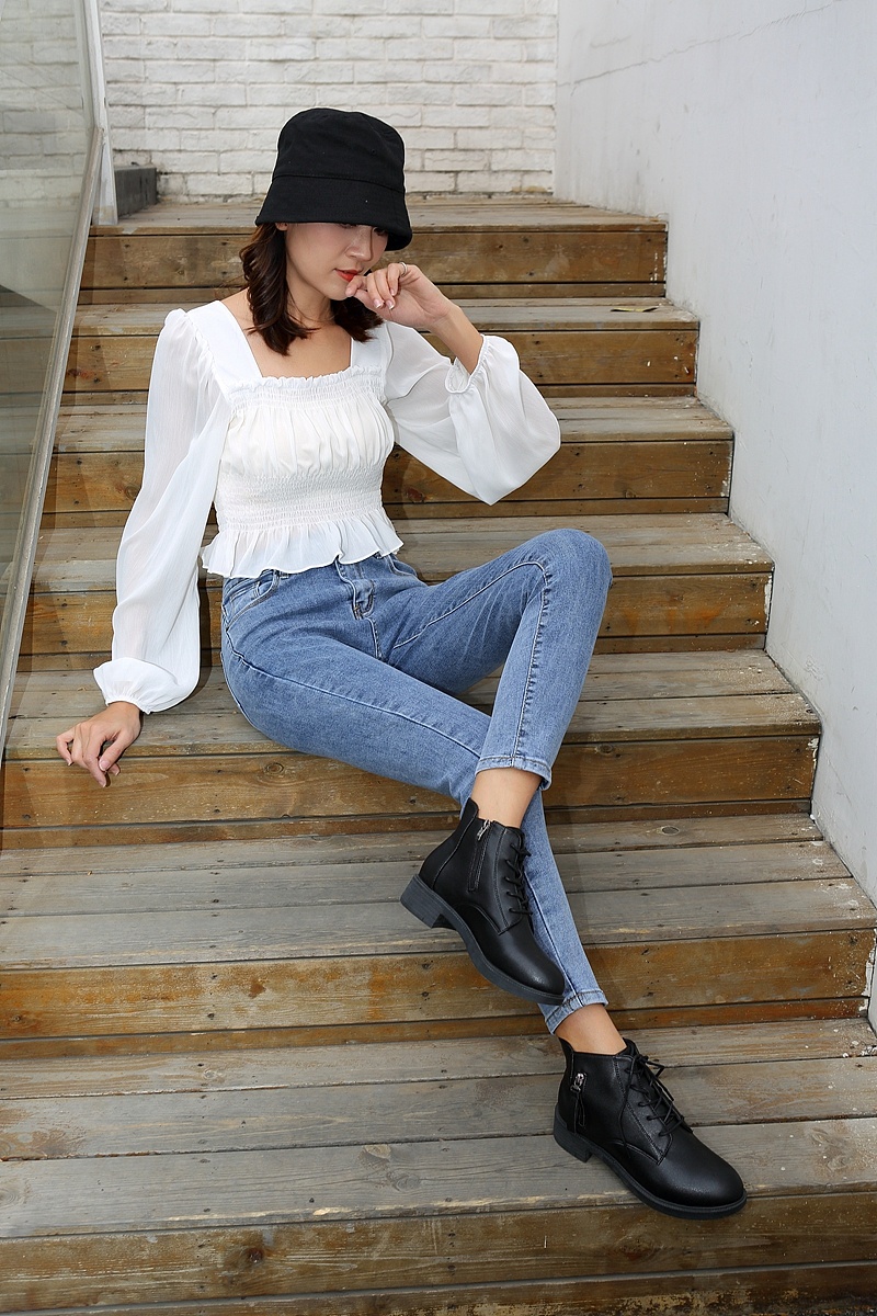 新款女裤拍摄模特街拍时尚服饰摄影电商拍照