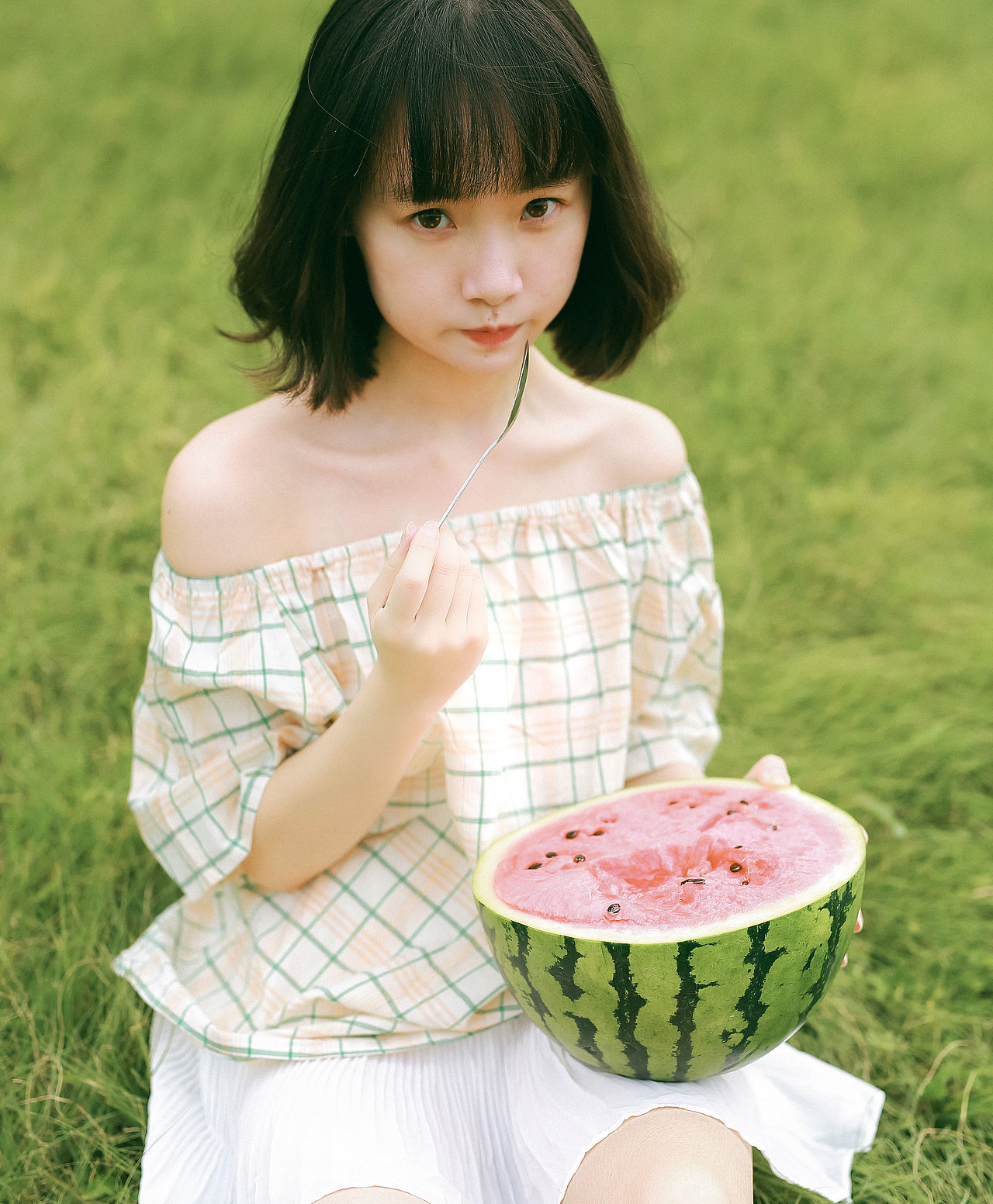 偷西瓜的女生