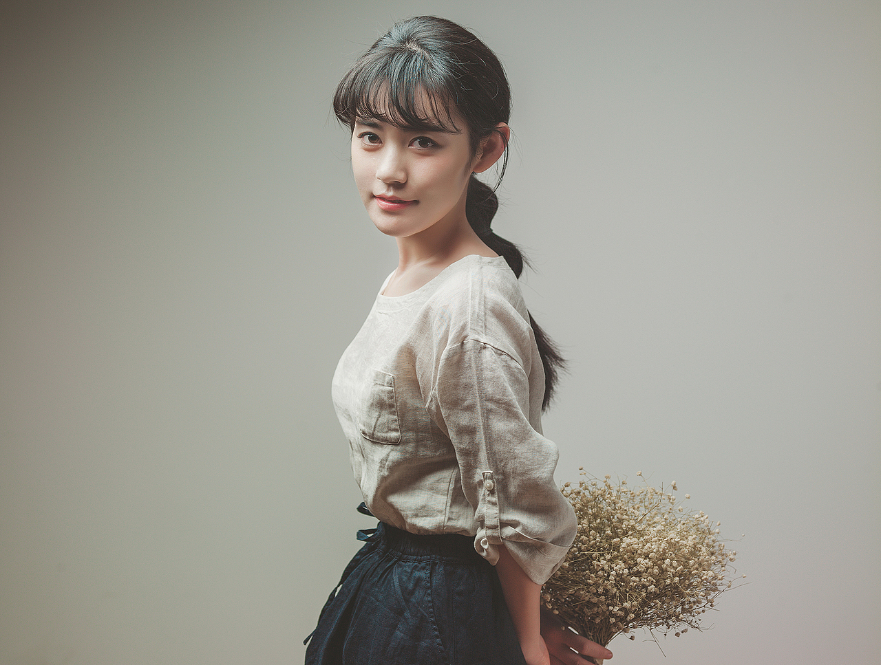 程璧2016《早生的铃虫》封面摄影（图ZMTM3NDY5MjU2） - 人像摄影 - 站酷设计师何脑斯原创素材 - 站酷ZCOOL