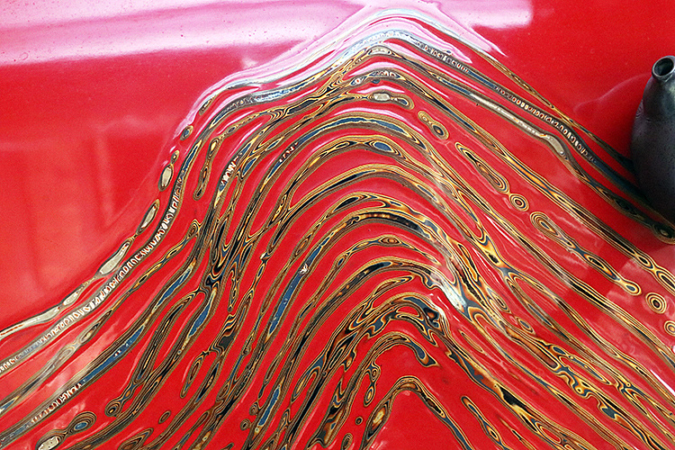 传统的大漆工艺,让一块普通的木头发生的蜕变.