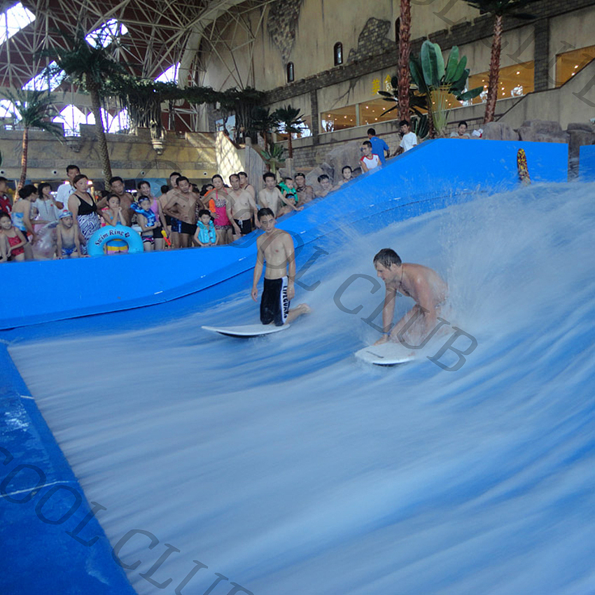 无需远赴大海,仅仅在冲浪模拟器之上,就可以体会冲浪的新鲜有趣,视觉感极强,在城市之中畅快冲浪,这也难怪,滑板冲浪迅速俘虏都市人的心,成为炙手可热的城市运动新体验。