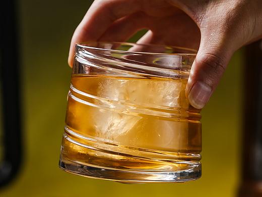 旋轉(zhuǎn)酒杯（個(gè)人主頁(yè)-ZNTMxMzMzNjg=） - 產(chǎn)品攝影 - 站酷設(shè)計(jì)師DD大芒果原創(chuàng)素材 - 站酷ZCOOL